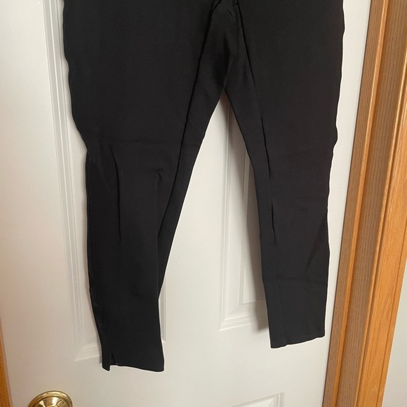 Spanx Cropped Black Leggings Size Small Petite - Picture 6 of 10